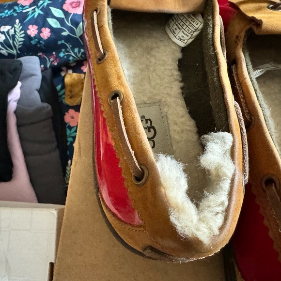 Women’s Ugg brute red rain shoes - Picture 3 of 6